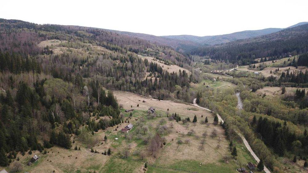 Топова ділянка під відпочинковий бізнес в Карпатах