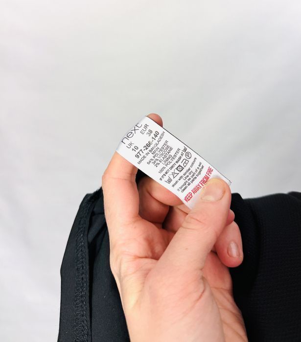 Czarna sukienka z kwadratowym dekoltem M 38