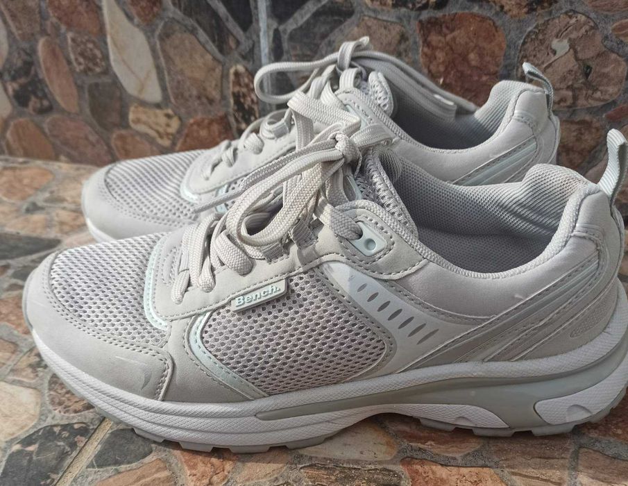 Кросівки жіночі нові