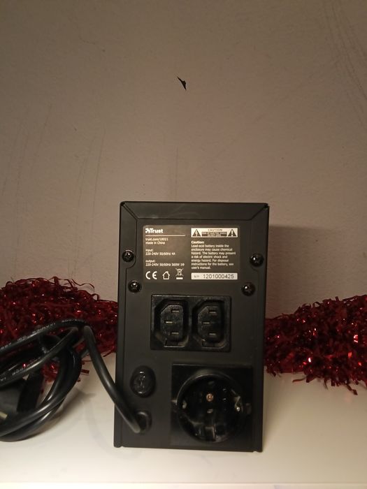 Nobreak (UPS) Trust Oxxtron 1000VA