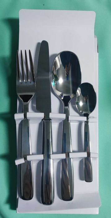 SMEG -  caixa 4 talheres novos