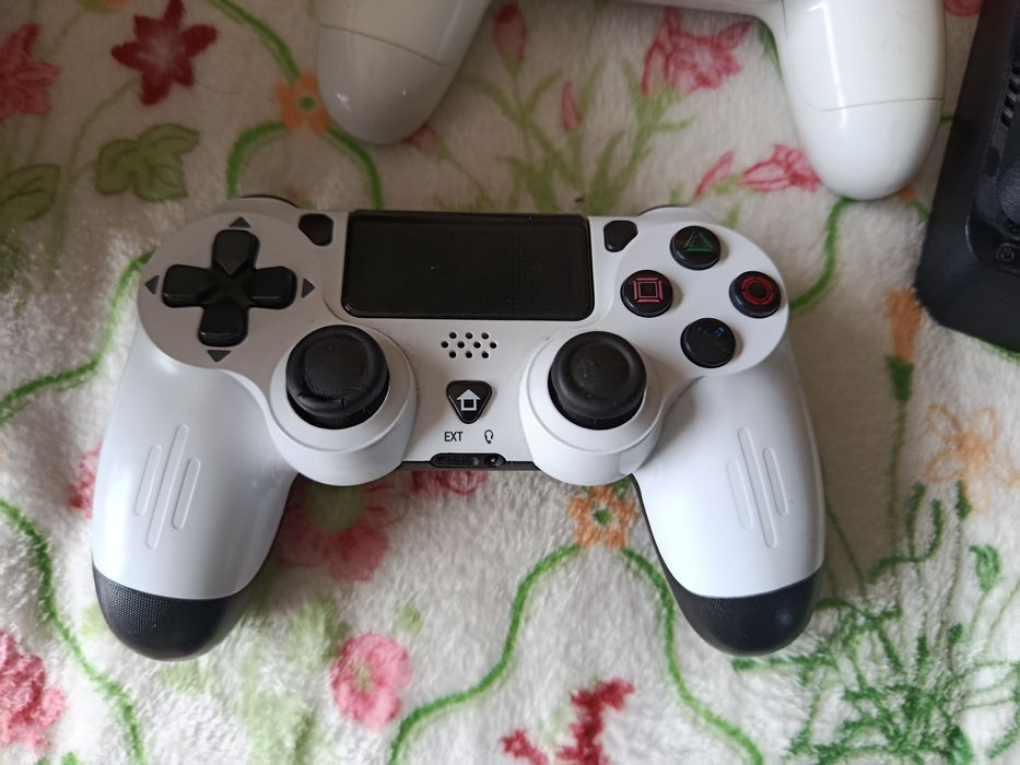 Ps4 500g w dobrym stanie