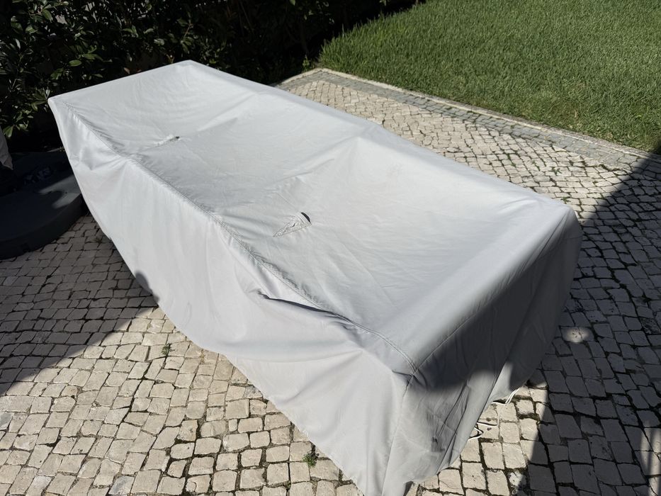 Conjunto exterior 3 lugares e mesa de apoio