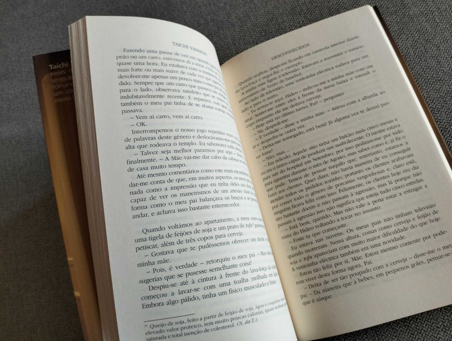 Livro "Desconhecidos" de Taichi Yamada