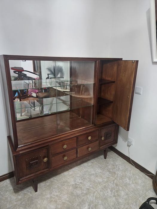 Móvel Vitrine / Cristaleira Antiga em Madeira com EspelhoPreço: 250 € (Negociável)