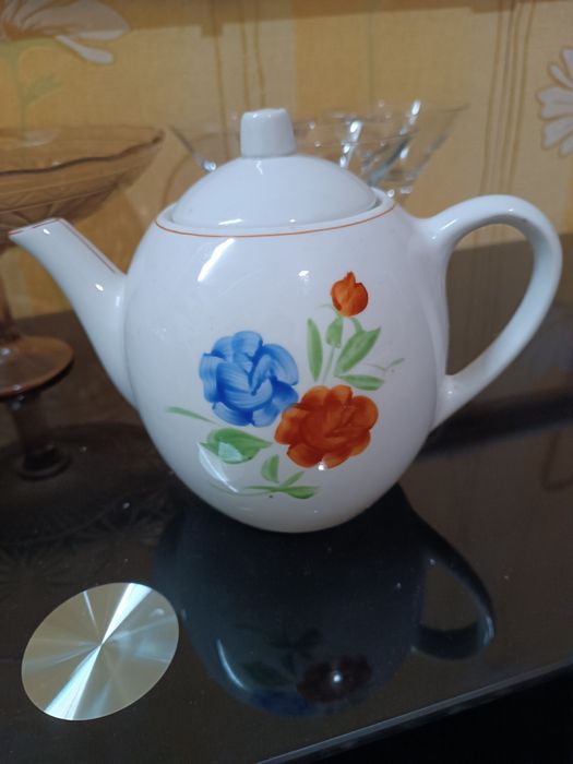 Різний посуд новий.