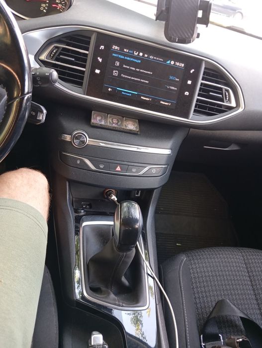 Автомобіль Пежо 308