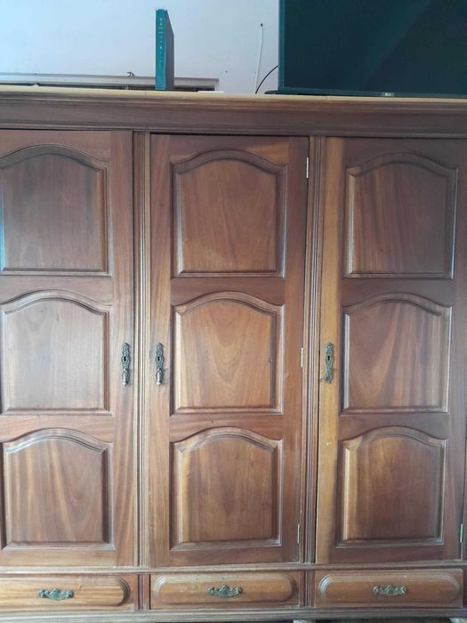 Armário de madeira como novo