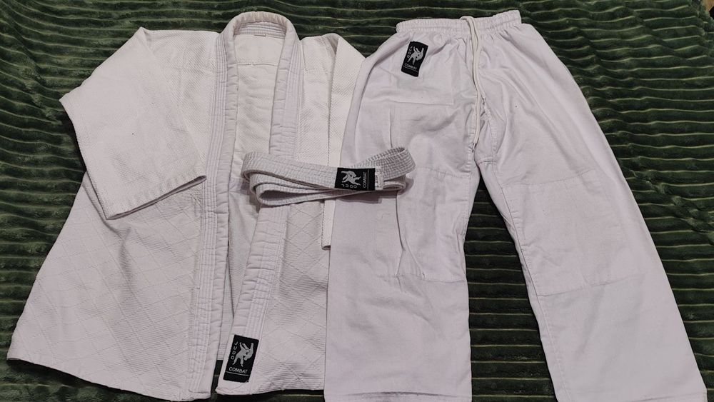 Продам кимоно для дзюдо..