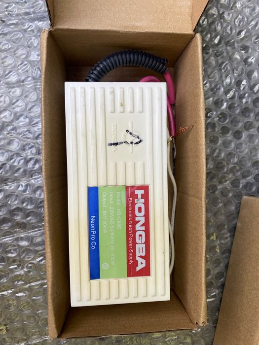 Электронный трансформатор Hongba 8000/30 mA для неоновой рекламы