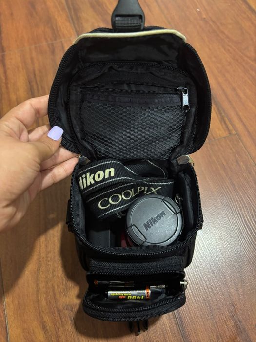 Câmara Nikon Coolpix L810 (Vermelha) + Bolsa Vanguard + Pilhas Recarregáveis (Excelente Estado)