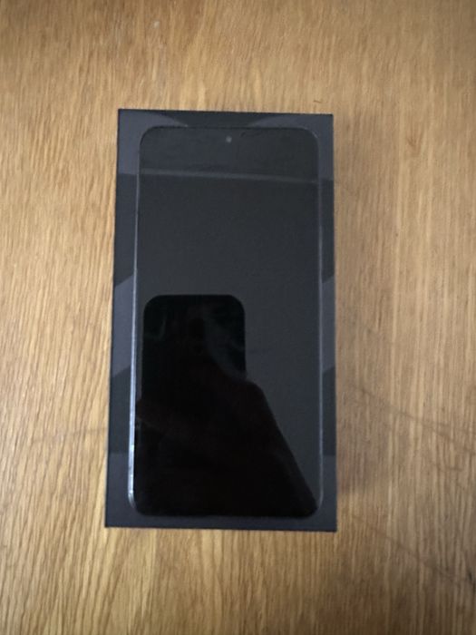 Телефон Samsung s22