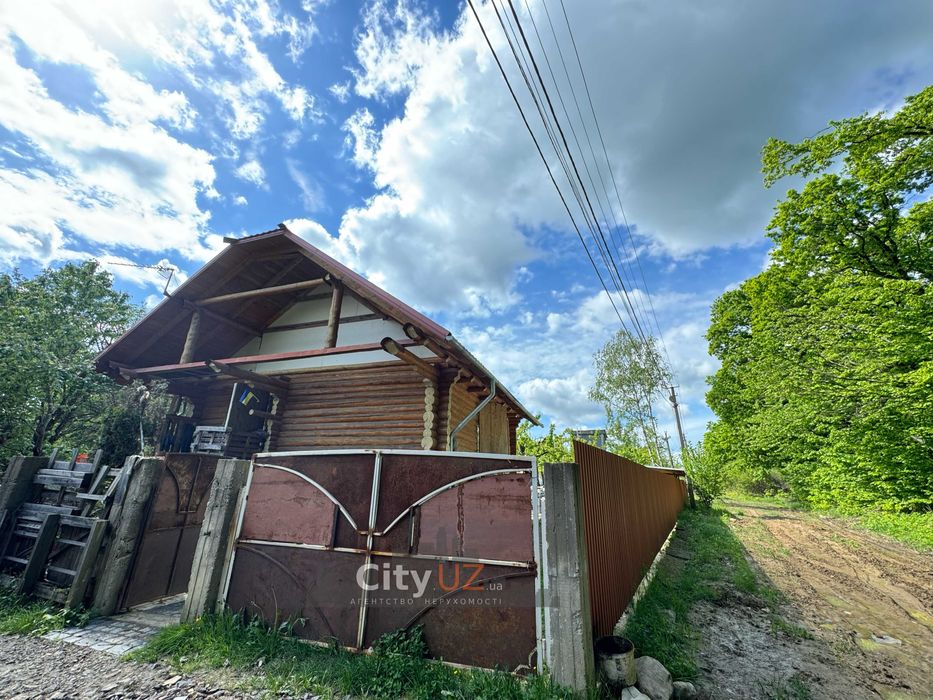 Продається житловий будинок біля лісу