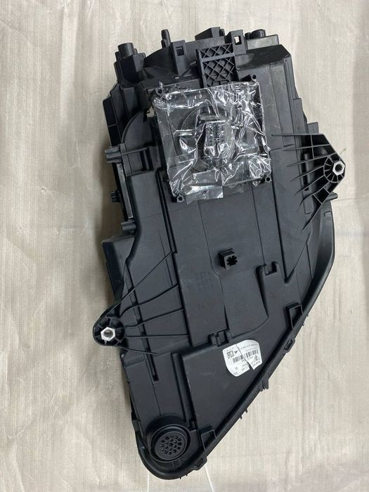 Porsche macan 95b рестайл фара права матрікс 94b941010ar