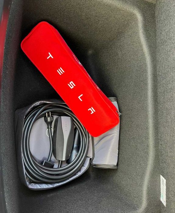 tesla model 3 2021 року