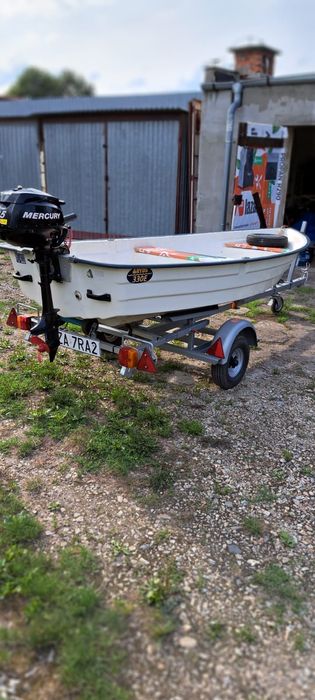 Łódź rybadzka z silnikiem i przyczepa