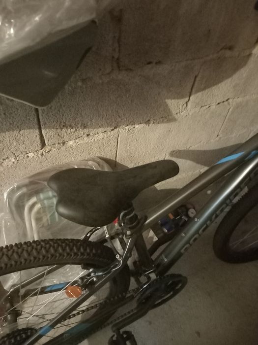 Vendo bicicleta  btt nova com ofertade compressor  de ar novo