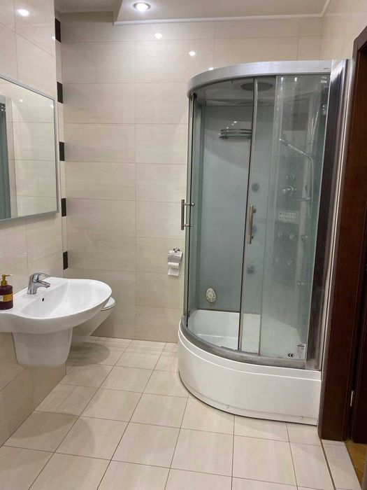 Продам 4-х комн. квартиру в центре, элитном доме  (с хорошим ремонтом)