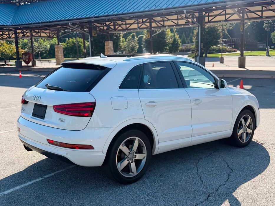 Audi Q3      2015