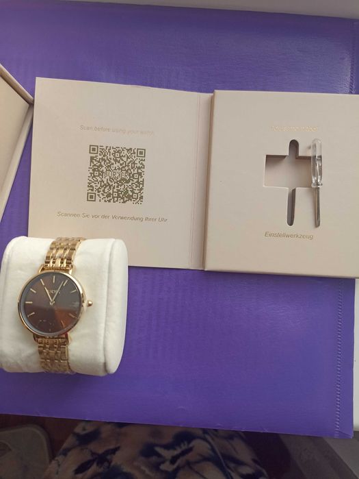 Жіночий годинник бренду BURKER