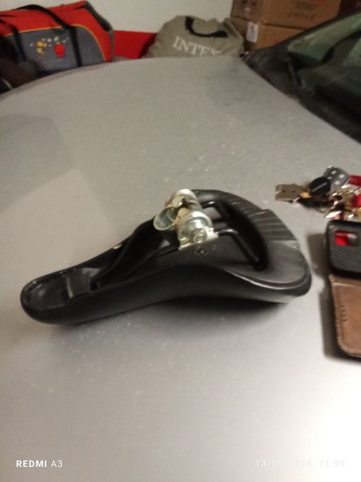 Selim bicicleta em excelente estado