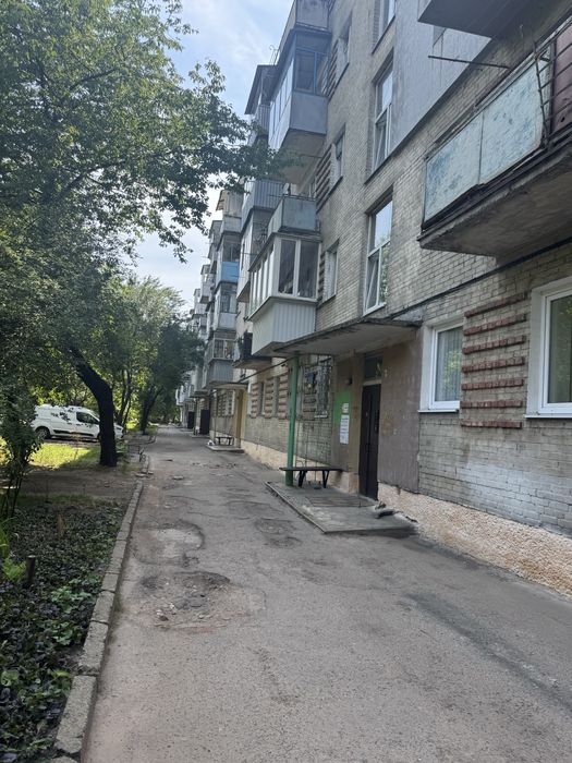 Продаж 2 кімнатної квартири по вул. В. Великого 5