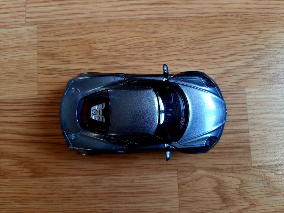 Машинка колекційна Alfa Romeo 4C, металева. Kinsmart.