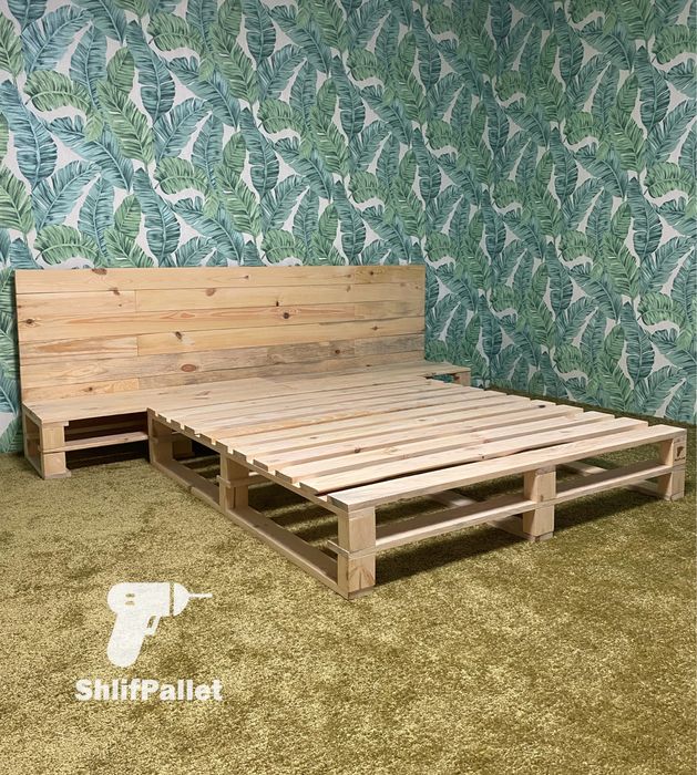 Ліжко з дерева в стилі паллет