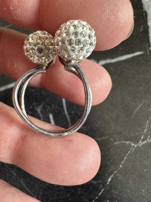 Srebrny pierścionek kulki