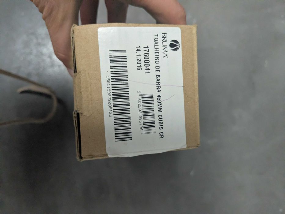 Bruma CUBIS Toalheiro de Barra 450mm NOVO