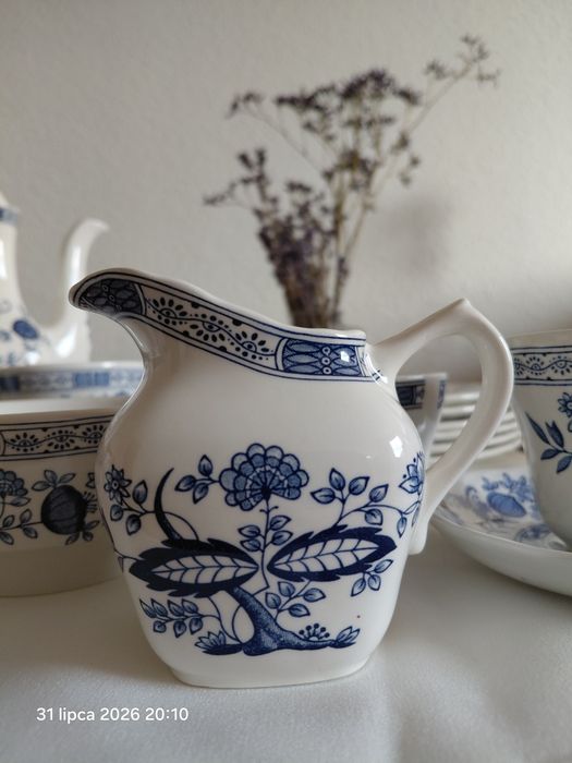 Zestaw talerzy biało niebieskich blue onion total art pottery