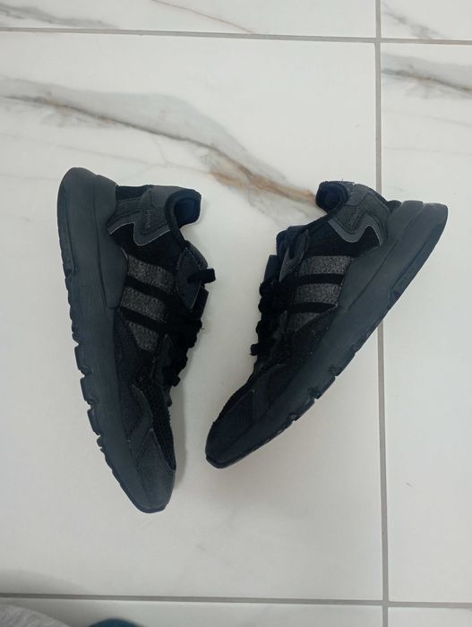 Кросівки Adidas у 32 розмірі