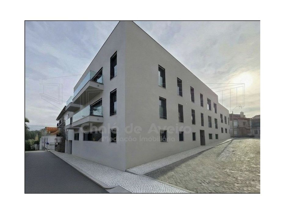 Apartamento T2 com Terraço e aparcamento dois carros - Esgueira