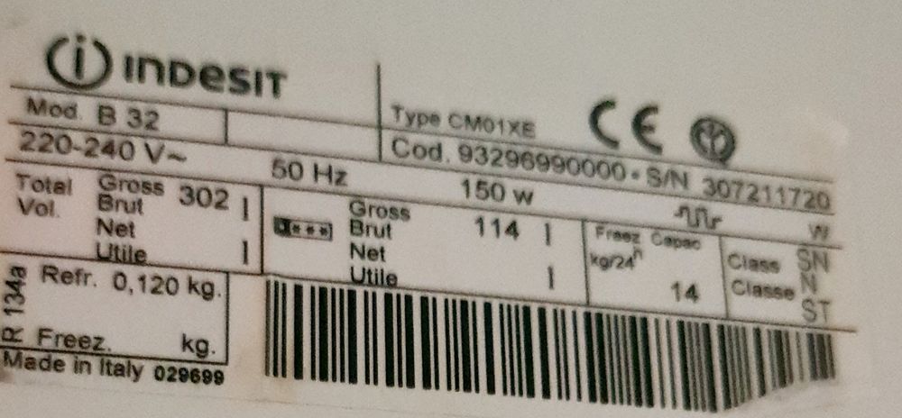 Peças frigorífico Indesit.