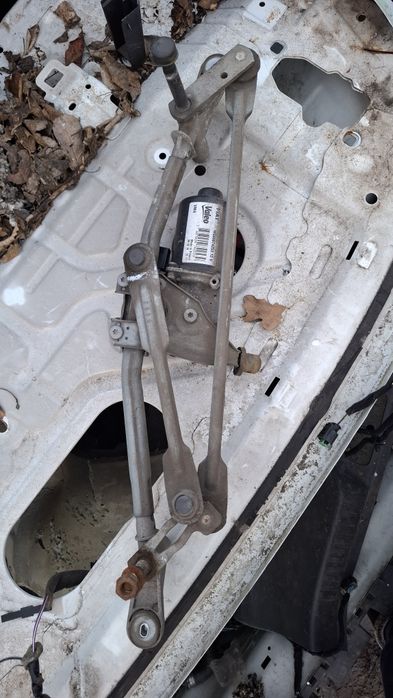 Трапеція двірників,дворніки,крюк,,жабо капота фіат тіпо 2017+