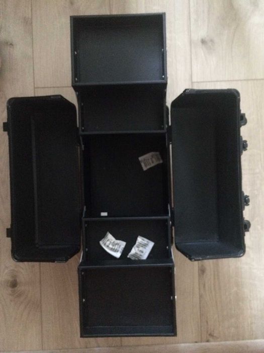 kuferek na kosmetyki Mary Kay