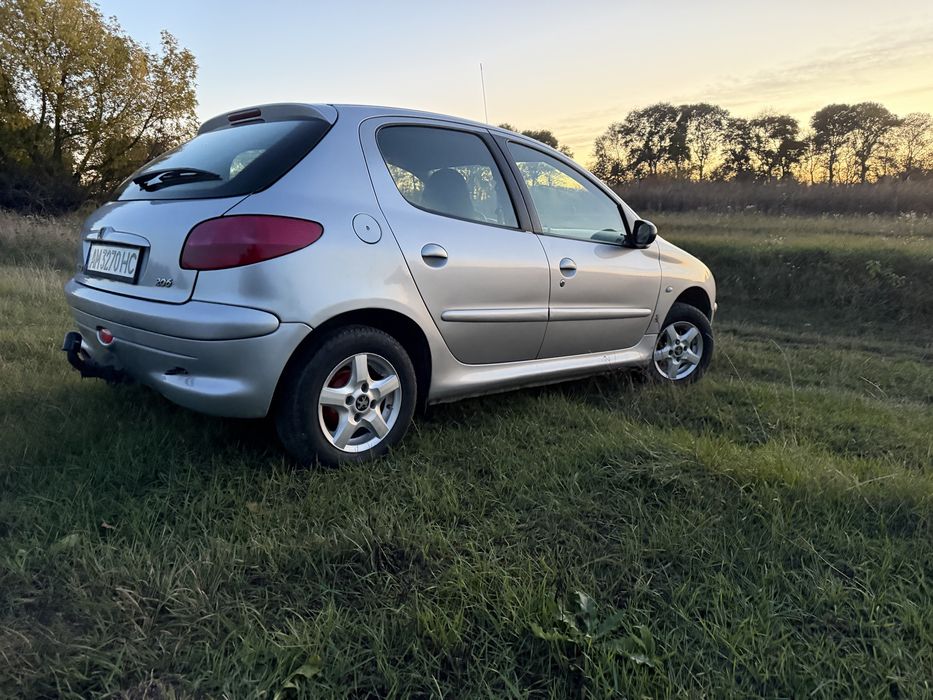 Peugeot 206 1.1 2500$