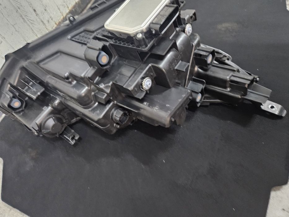 Lampa Reflektor Full Led Toyota Yaris IV Cross