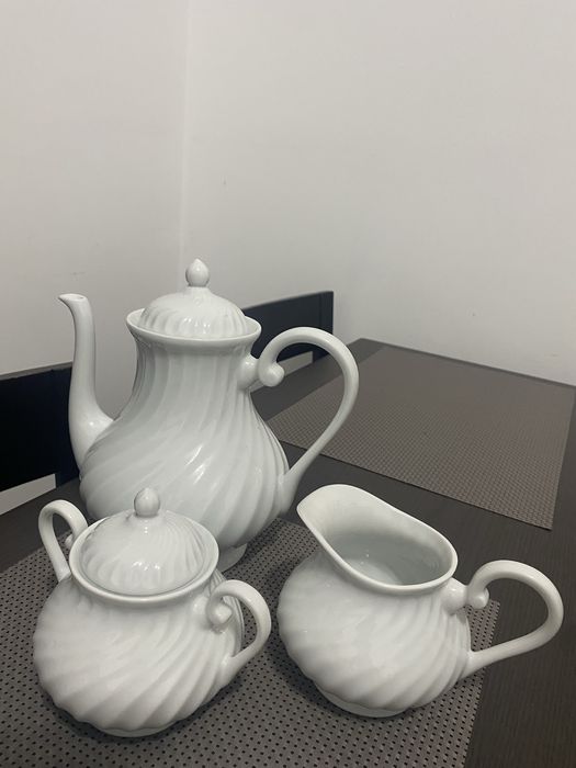 Conjunto Vista Alegre – Bule, Leiteira, Açucareiro + 3 Chávenas