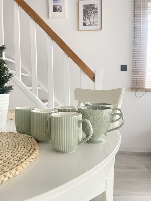 Kubki w kolorze zielonym groszkowym