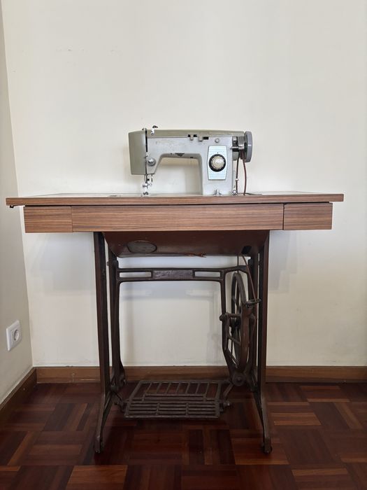 Maquina de costura antiga