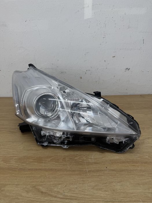 Lampa prawy przod Toyota Prius plus + 12-15r, oryginal, Europa