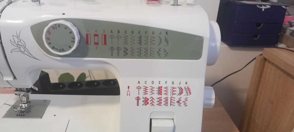 Sprzedam nową maszynę do szycia łucznik