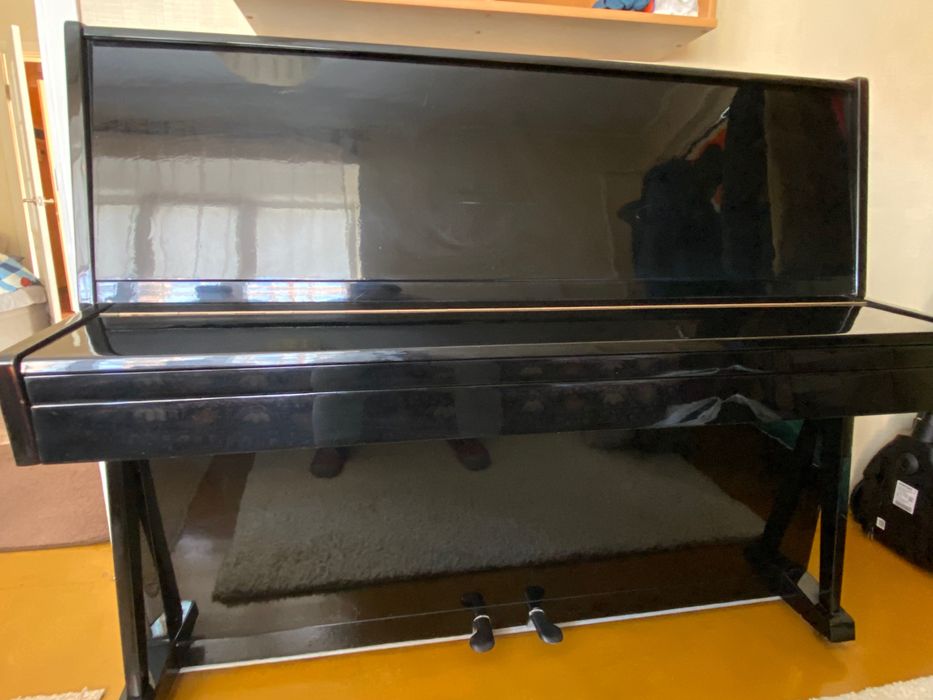 Чорне піаніно  Україна