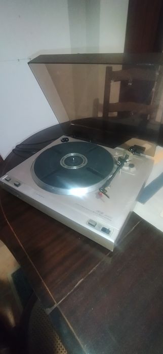 Giradiscos Marantz
Marantz TT4000 2-Speed Direct-Drive Semi-Automatic Turntable Manual