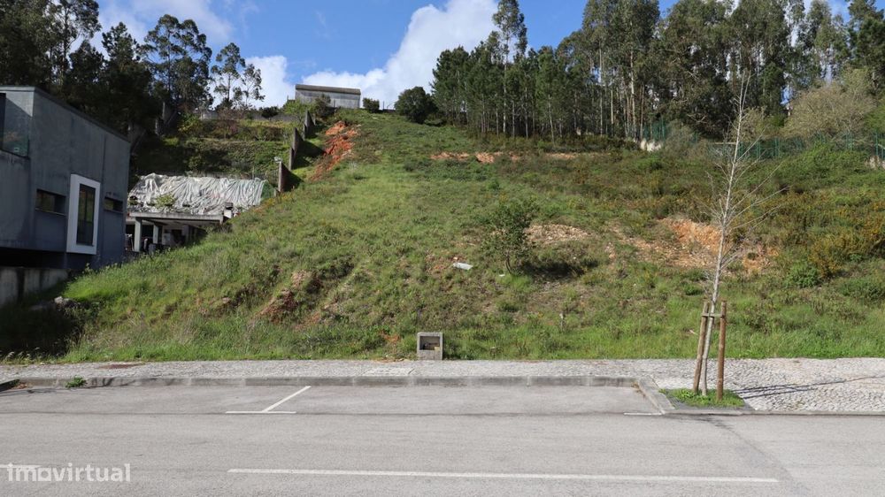 Terreno de 1379m2 com área de construção de 300m2