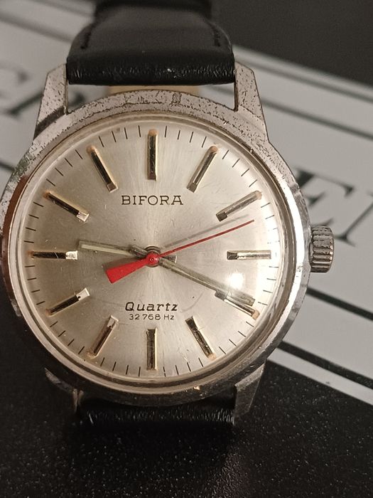 Bifora quartz ..