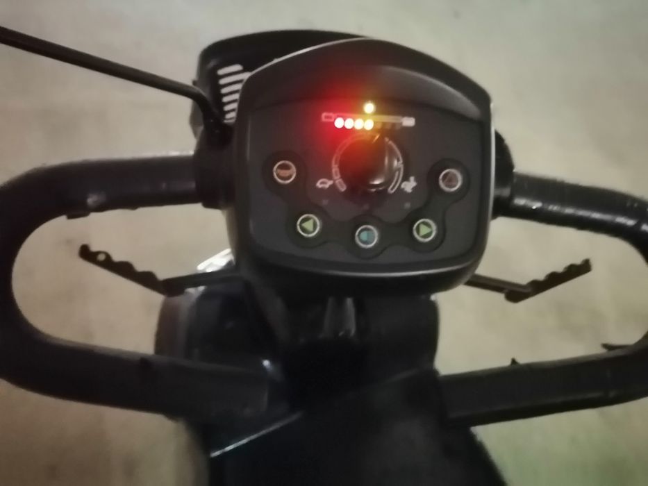 .Scooter eléctrica INVACARE. Para pessoas edosas ou com deficiência de