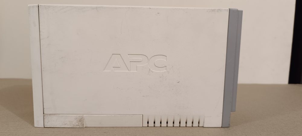 APC Back-UPS CS – без батареї, для запчастин або відновлення . Робочий