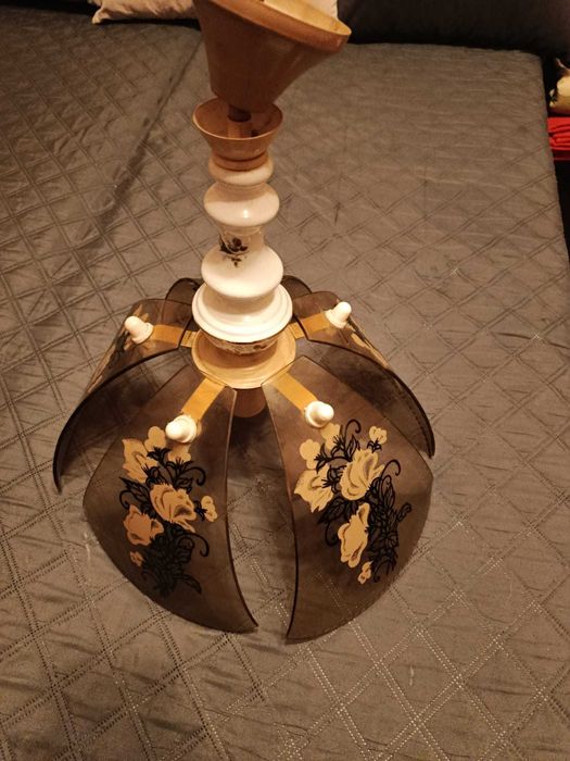 Żyrandol z lat 90-tych. Szklo